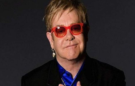 Rusia: Mai multi parinti cer anularea concertului lui Elton John
