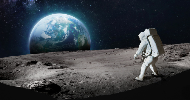 Richard Branson intenționează să construiască un hotel pe Lună