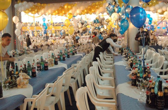 Calculator salarii | Paradox pe litoral: Salarii mari, angajați puțini. Se c&acirc;știgă și 2.000 de euro pe lună