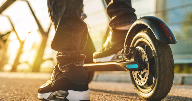 Interzicerea trotinetelor electrice pe timpul nopții