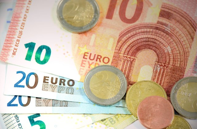 Euro atinge un nou maxim istoric față de leul rom&acirc;nesc