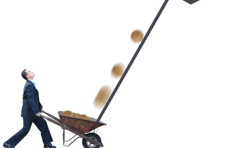 Un oradean si-a platit impozitele cu patru saci de monede