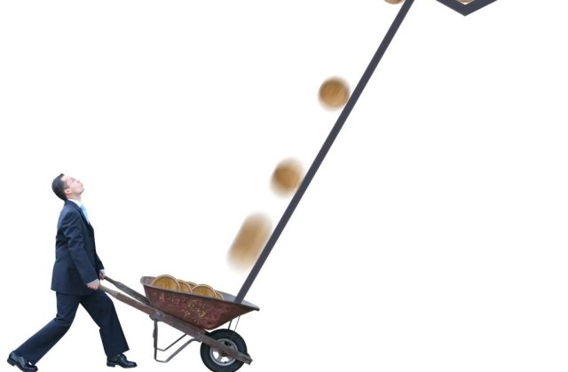 Un oradean si-a platit impozitele cu patru saci de monede