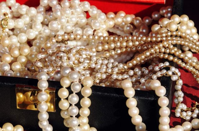 Bijuterii in valoare de 860.000 de euro, furate de la cel mai mare targ al anticarilor din lume