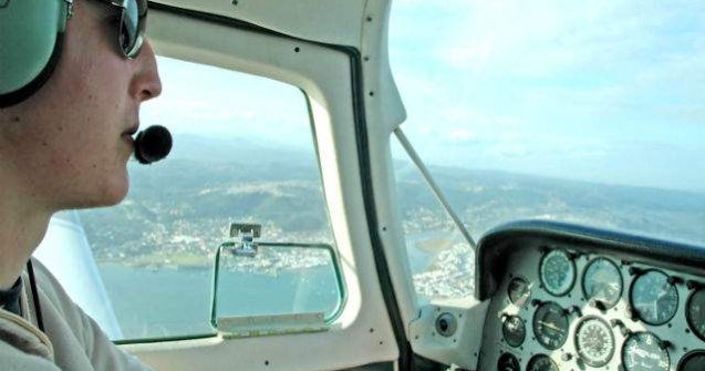 Studiu: Peste jumatate dintre pilotii britanici au adormit in timpul zborului