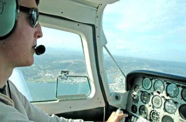 Studiu: Peste jumatate dintre pilotii britanici au adormit in timpul zborului