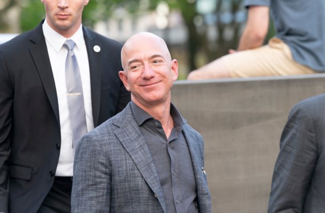 Omul de afaceri Jeff Bezos va dona 200 de milioane de dolari Institutului Smithsonian