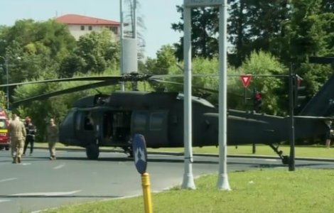 VIDEO Un elicopter militar a aterizat de urgență în Piața Charles de Gaulle