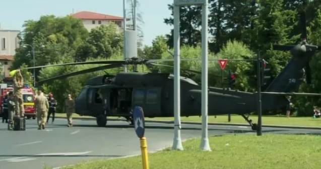 VIDEO Un elicopter militar a aterizat de urgență în Piața Charles de Gaulle