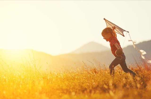 Cinci modalități prin care îi putem învăța pe copii să iubească natura
