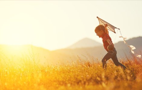 Cinci modalități prin care îi putem învăța pe copii să iubească natura