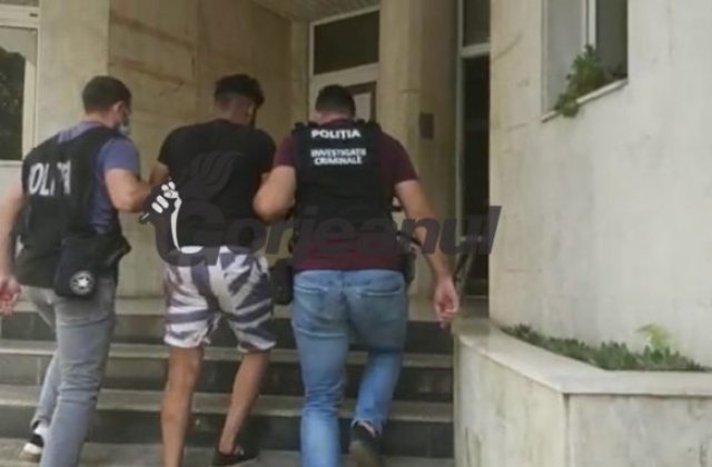 Crimă înfiorătoare în Gorj. Un tânăr și-a ucis fosta iubită în plină stradă, apoi a fugit cu cadavrul pe scaunul mașinii