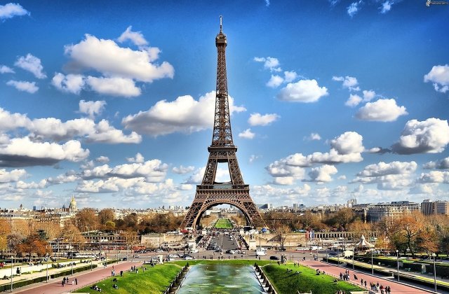 Turnul Eiffel se redeschide vineri pentru vizitatori