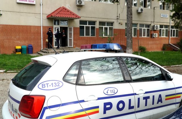 Suceava: O femeie și-a bătut soțul &icirc;n fața unui bar p&acirc;nă a obosit. Bărbatul a fost scos din m&acirc;inile sale de polițiști