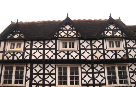 O familie de romani s-a mutat in locuinta unui britanic in lipsa acestuia