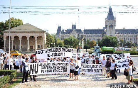 Alba-neagra cu salariile profesorilor