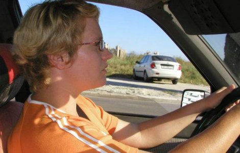 Cleric saudit: Femeile care conduc automobilul risca sa isi distruga ovarele