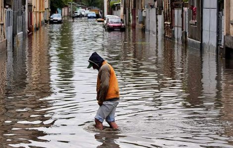ANM subliniaza cat de MULT va ploua: 80 de litri pe metru patrat