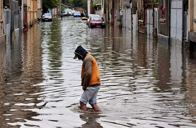 ANM subliniaza cat de MULT va ploua: 80 de litri pe metru patrat