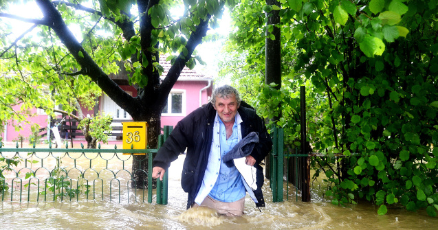 VIDEO România, sub ape. Viitura a luat casele oamenilor. 15 localități au fost afectate