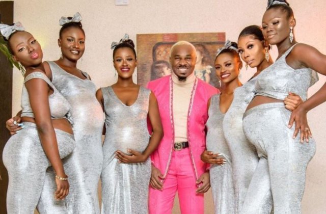 Un playboy nigerian a făcut valuri după ce s-a afișat la o nuntă &icirc;n compania a șase femei &icirc;nsărcinate. Susține că el este tatăl copiilor