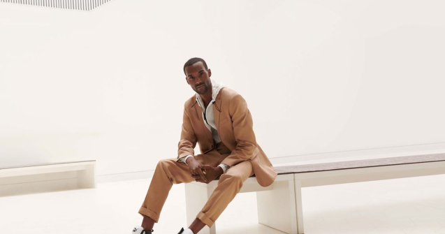 Stilizare de vară cu pantofi tip sneakers