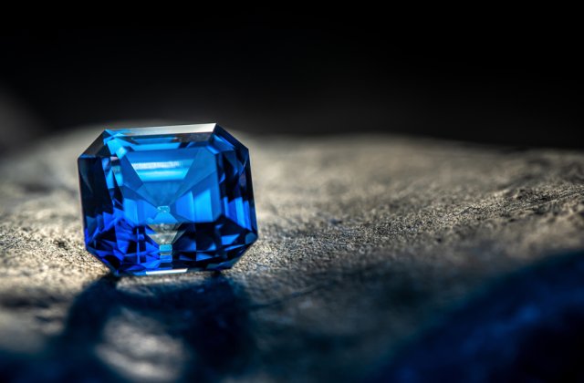 Cel mai scump safir din Cașmir! Cât valorează acesta