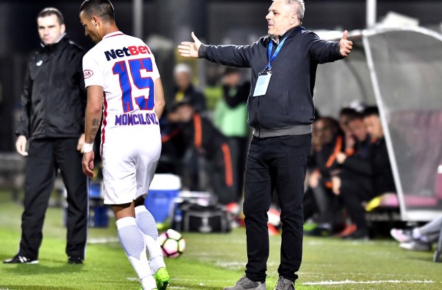 Fotbal: Marius Șumudică ( CFR Cluj) - A trebuit la pauză să sparg două sticle ca să se trezească jucătorii