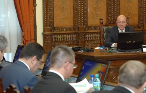 Basescu: Securitatea sustinea dictatura, SRI apara legea