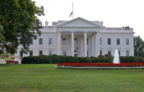 Contul de Twitter al lui Obama, spart de un hacker