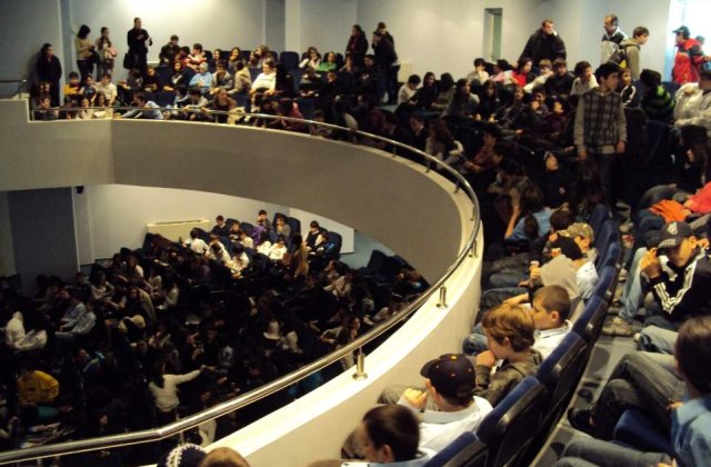 Sute de tineri au participat la Guerilla Verde in Pitesti