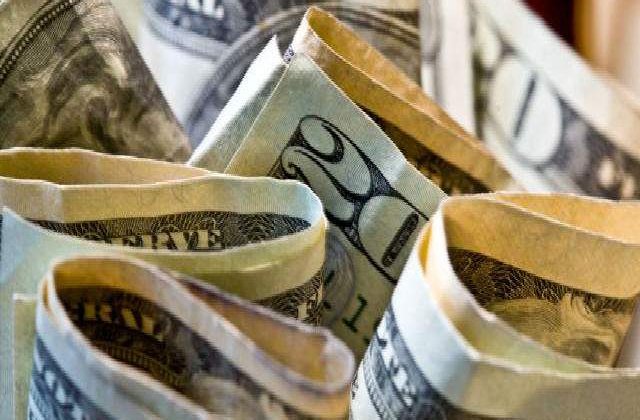 Dolarul este in scadere in urma blocajului statului federal