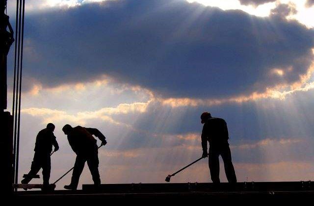 IM: Peste 5,1 milioane de salariati, in septembrie