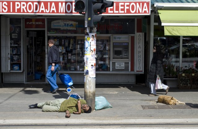 Cerșetori agasanți la Timișoara. Autoritățile îi saltă, ei se întorc pe străzi