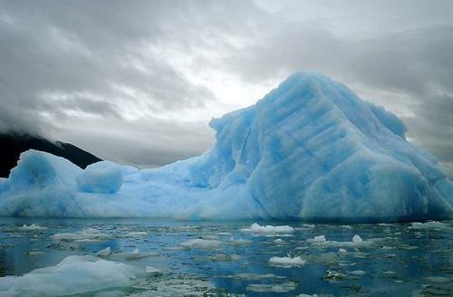 Criza elena, "doar" varful icebergului?
