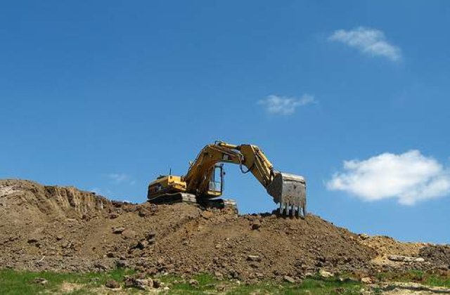 Un copil de patru ani a fost omorat de cupa unui excavator