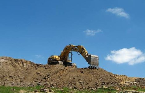 Un copil de patru ani a fost omorat de cupa unui excavator