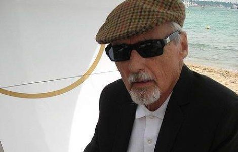 Dennis Hopper primeste o stea pe Hollywood Walk of Fame