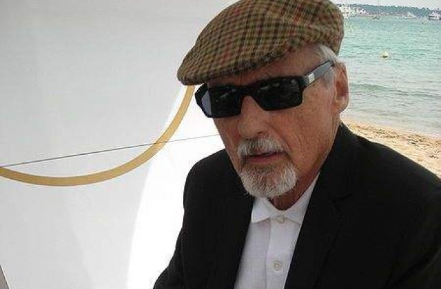 Dennis Hopper primeste o stea pe Hollywood Walk of Fame