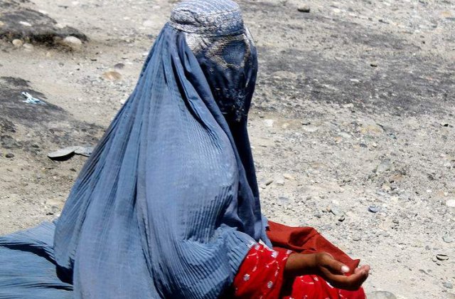 Femeile afgane, folosite pentru sustinerea europenilor impotriva talibanilor