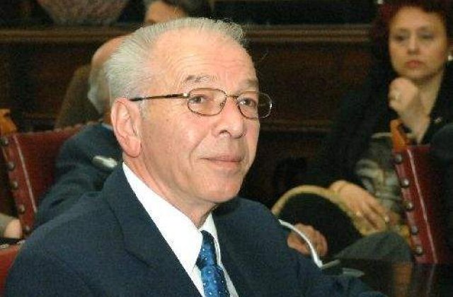 Nicolae Vacaroiu isi va petrece Pastele acasa