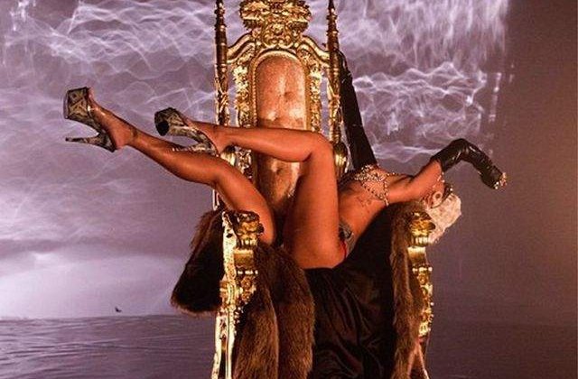 [VIDEO] Striptease si dans erotic in noul videoclip al Rihannei