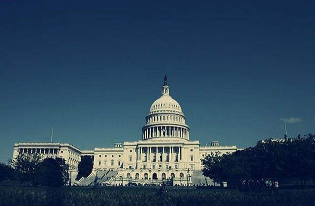 Focuri de arma in fata Congresului Statelor Unite