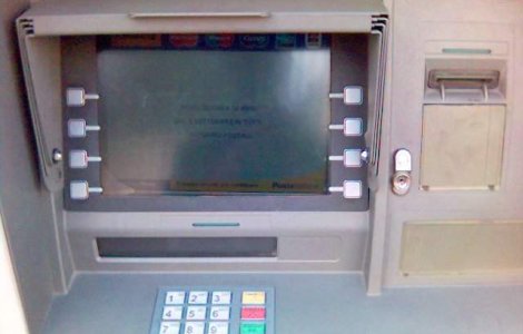 Bucuresti: Trei barbati au incercat sa arunce in aer un bancomat