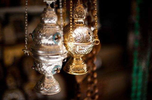 Religia iti face rau: Elevi dusi la spital dupa o slujba tinuta de un preot la scoala