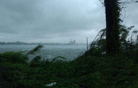 Furtuna Karen ameninta coasta americana a golfului Mexic