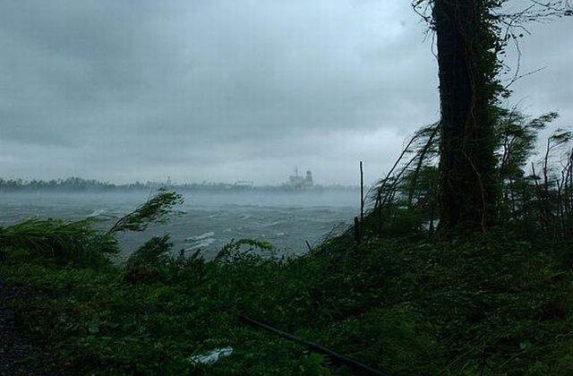 Furtuna Karen ameninta coasta americana a golfului Mexic