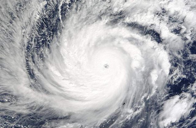 China emite cel mai inalt nivel de alerta pentru taifunul Fitow