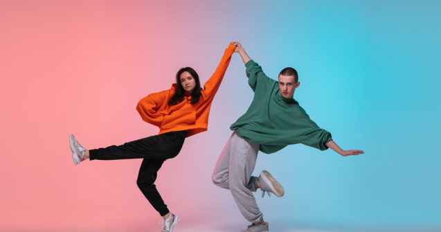 Pedeapsă dură pentru firma care a pretins că hainele sale opresc răspândirea COVID-19! Ce amendă a primit