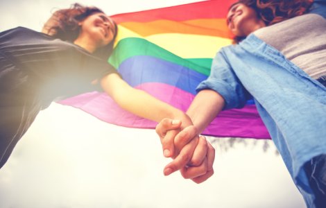 Mai multe drepturi pentru LGBTQ: Parteneriat civil înregistrat oficial între două persoane de același sex